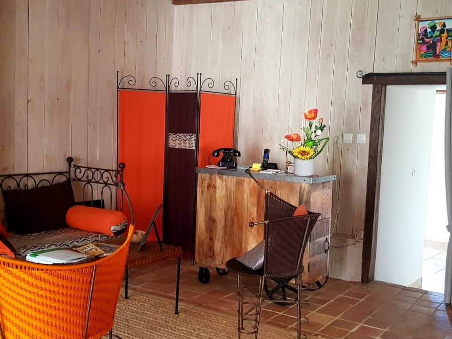 La pièce d'accueil propose de nombreuses brochures touristiques et des flyers de lieux à découvrir !