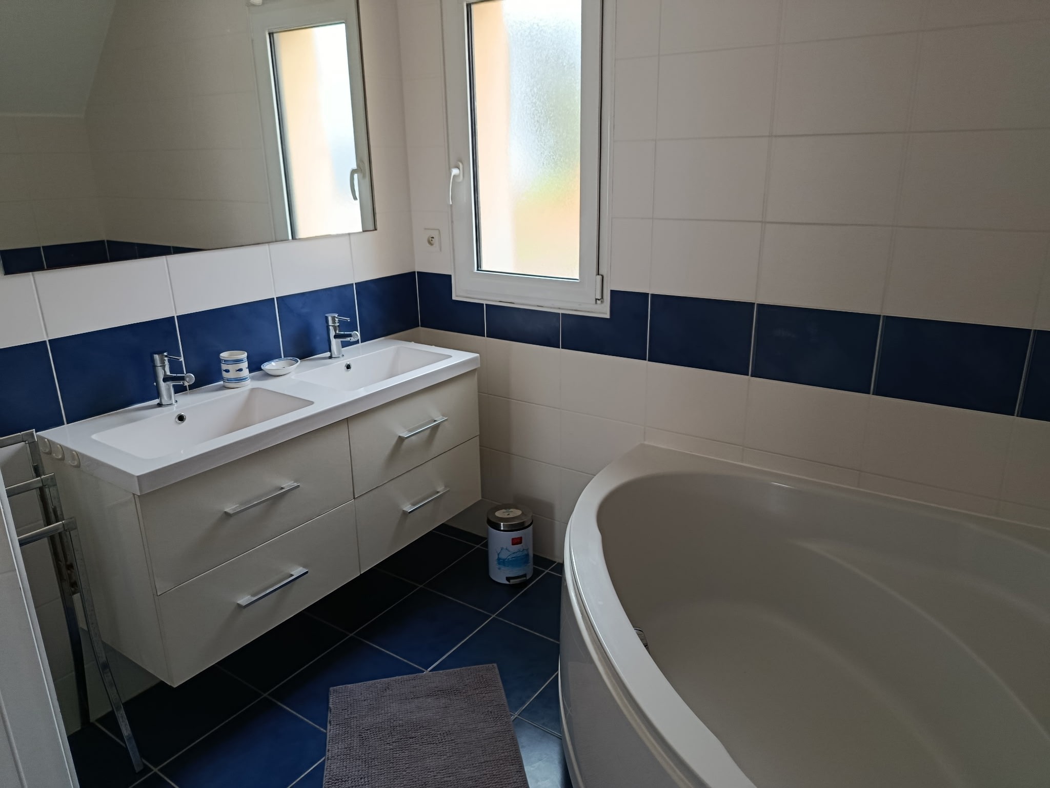 bathroom upstairs
bath - wc