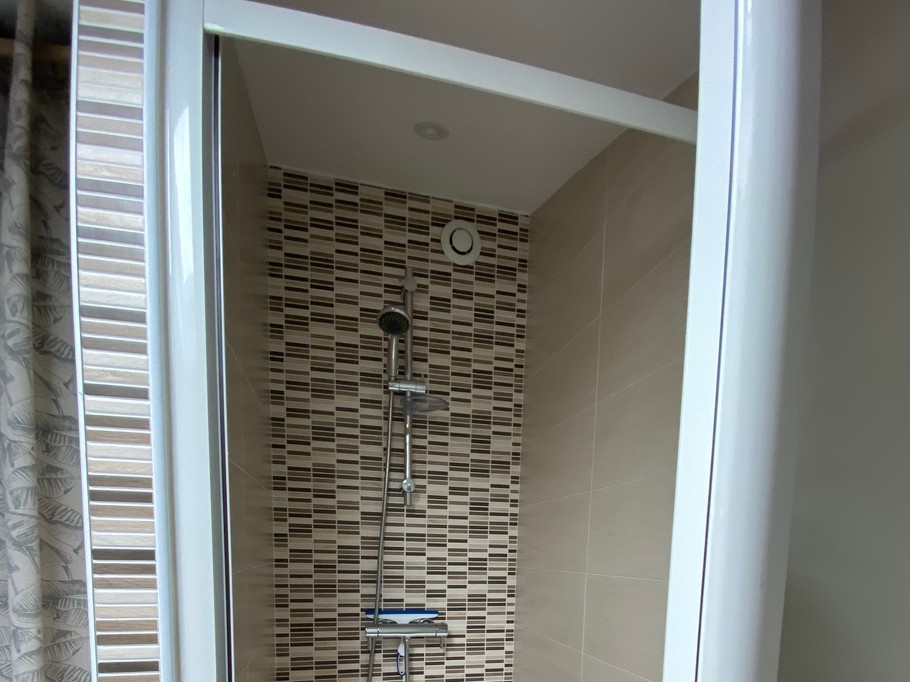 Shower cubicle