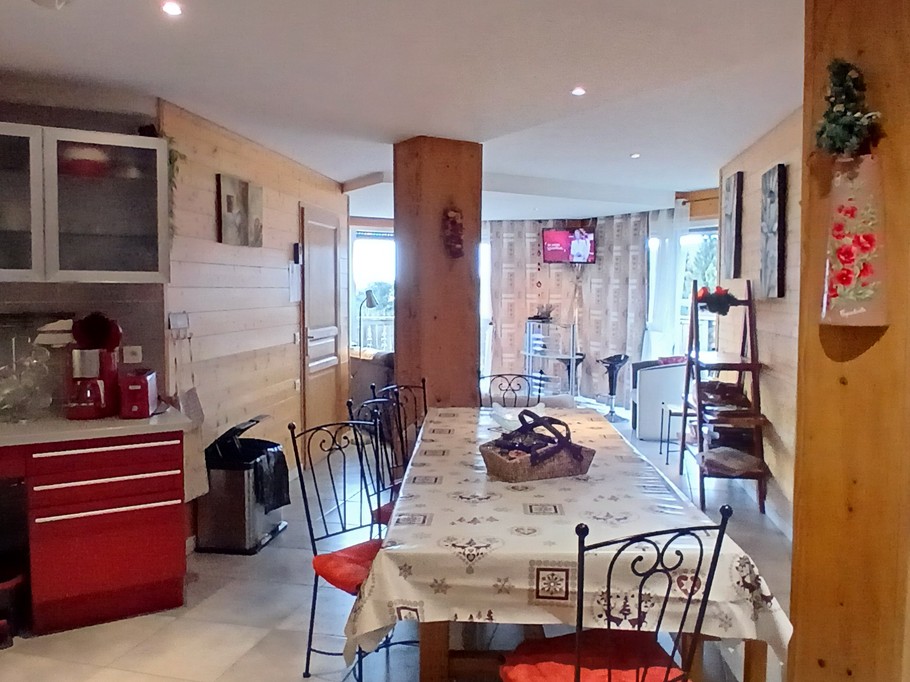 Pièce de vie - Gîte Les Coquelicots - Super Besse (Puy de Dôme, 63)