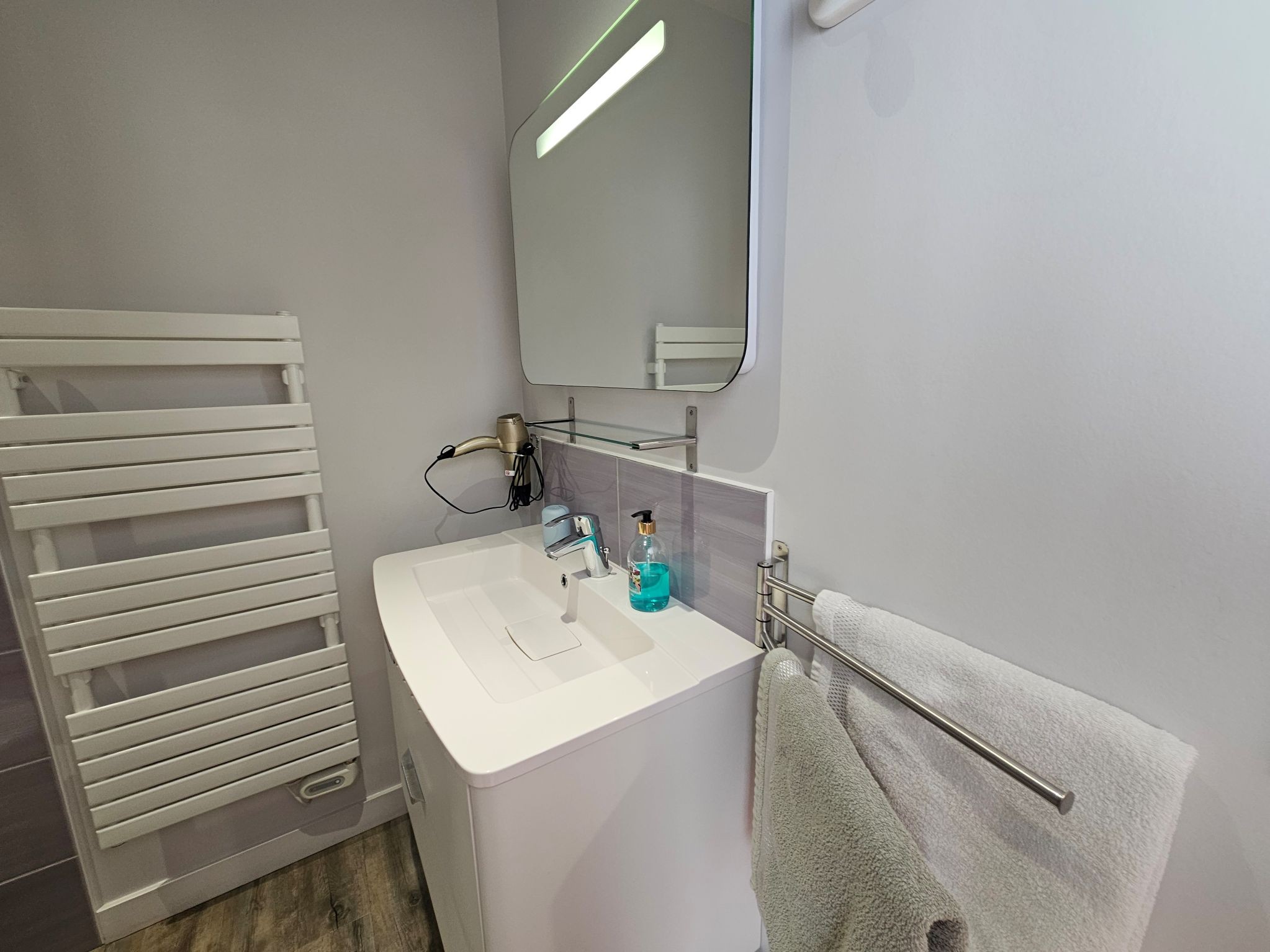 Chambres d'hôtes Aux 3 phares, chambre pour 2 personnes avec salle d'eau et toilettes privés, à quelques minutes de La Rochelle, à Chagnolet en Charente maritime