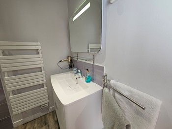 Chambres d'hôtes Aux 3 phares, chambre pour 2 personnes avec salle d'eau et toilettes privés, à quelques minutes de La Rochelle, à Chagnolet en Charente maritime