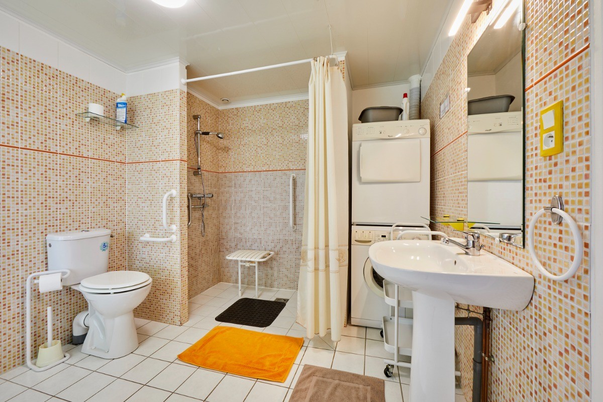 Salle de bains PMR rez de chaussée