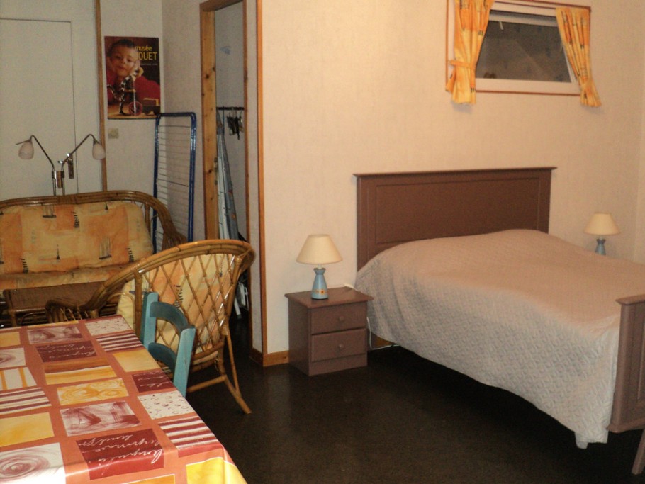 chambre + coin séjour