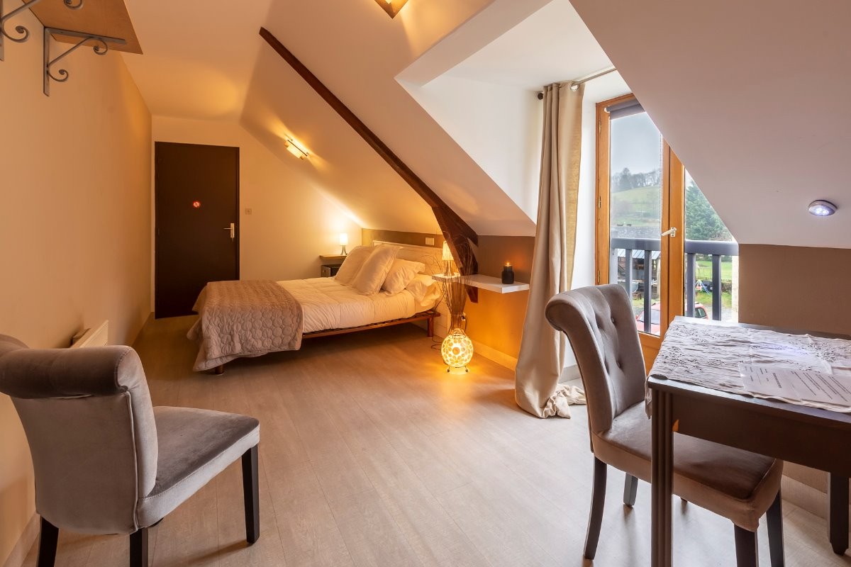 Soyez à l'aise dans ce lit de 160 cm.
