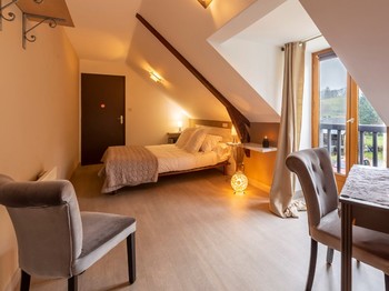 Soyez à l'aise dans ce lit de 160 cm.