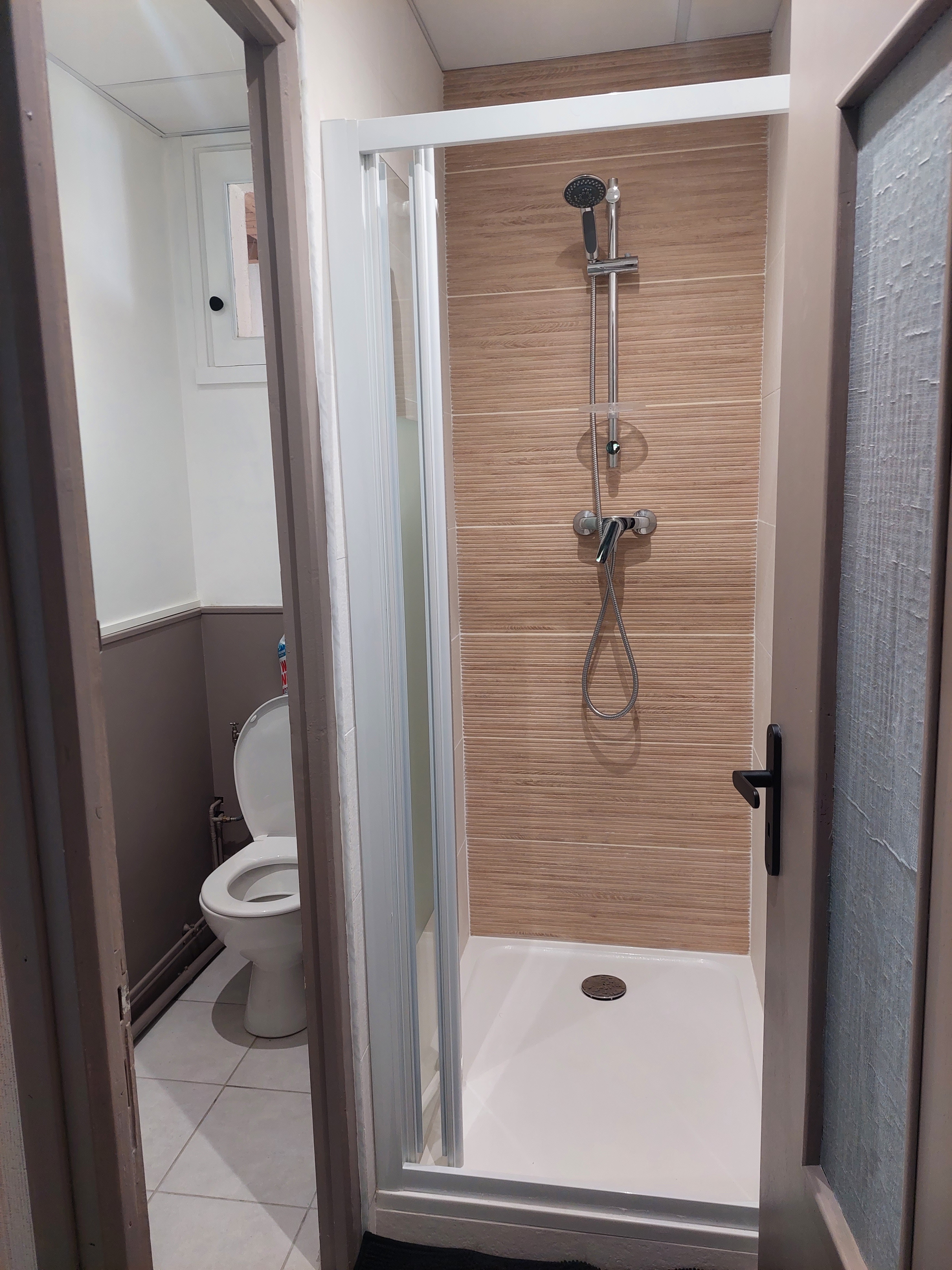 1st Shower room and toilet Ground floor