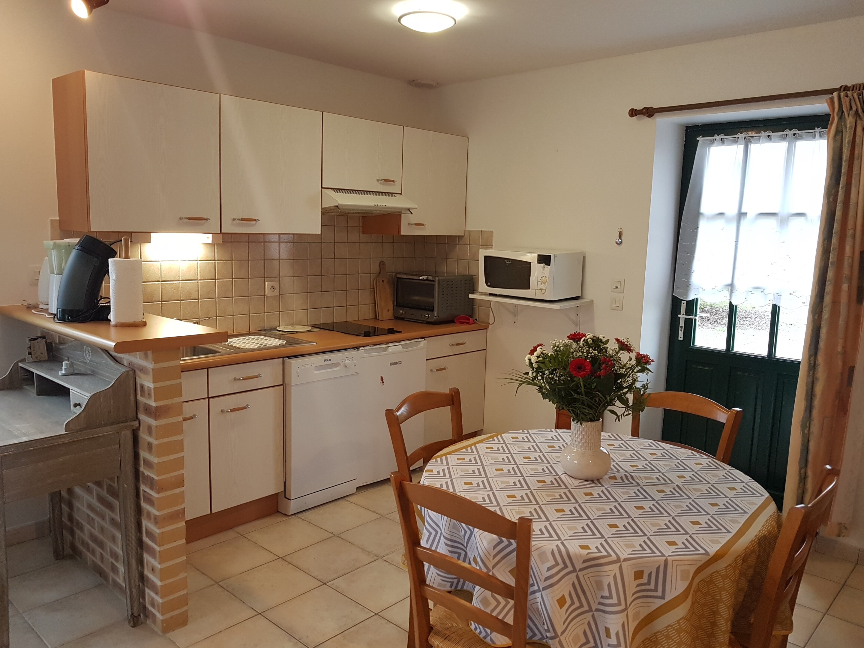 Ground floor living room with kitchen, lounge and living room