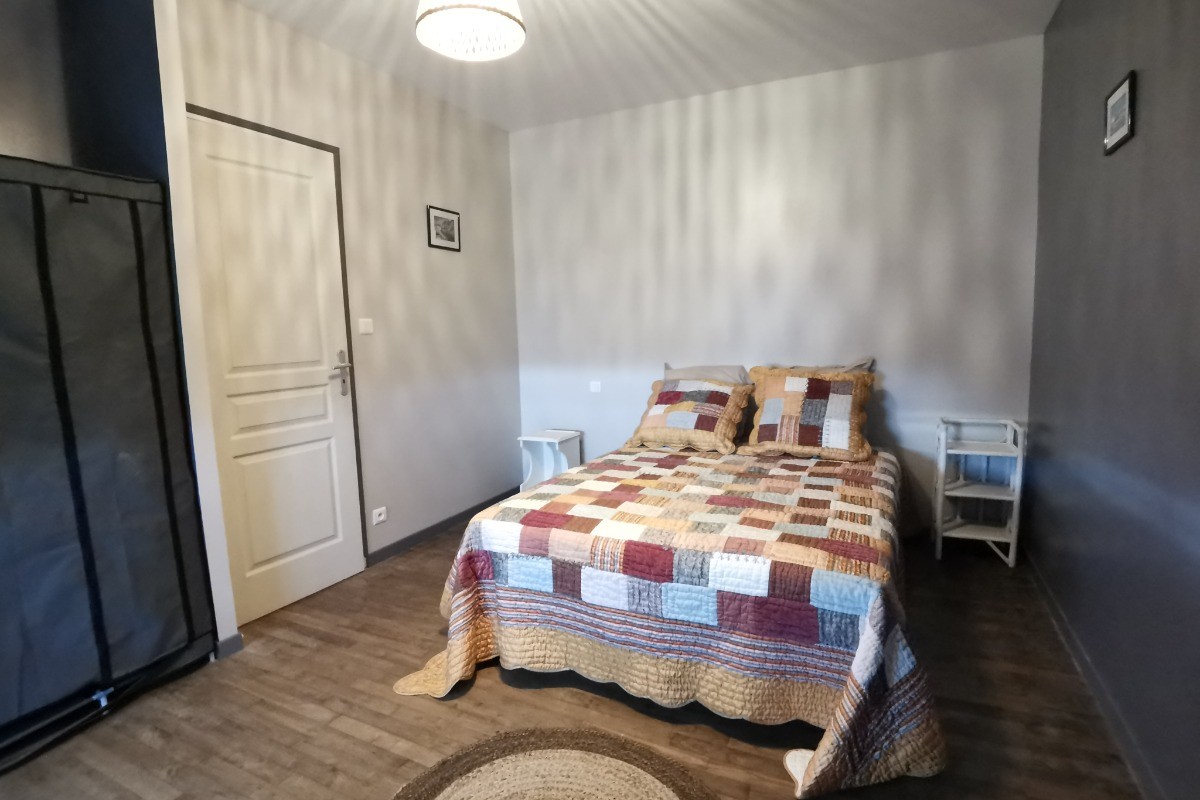 Etage 1 : Chambre 2 avec lit 140