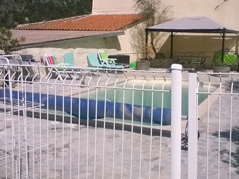 La Dame Blanche - Chambre Guyot - Piscine commune