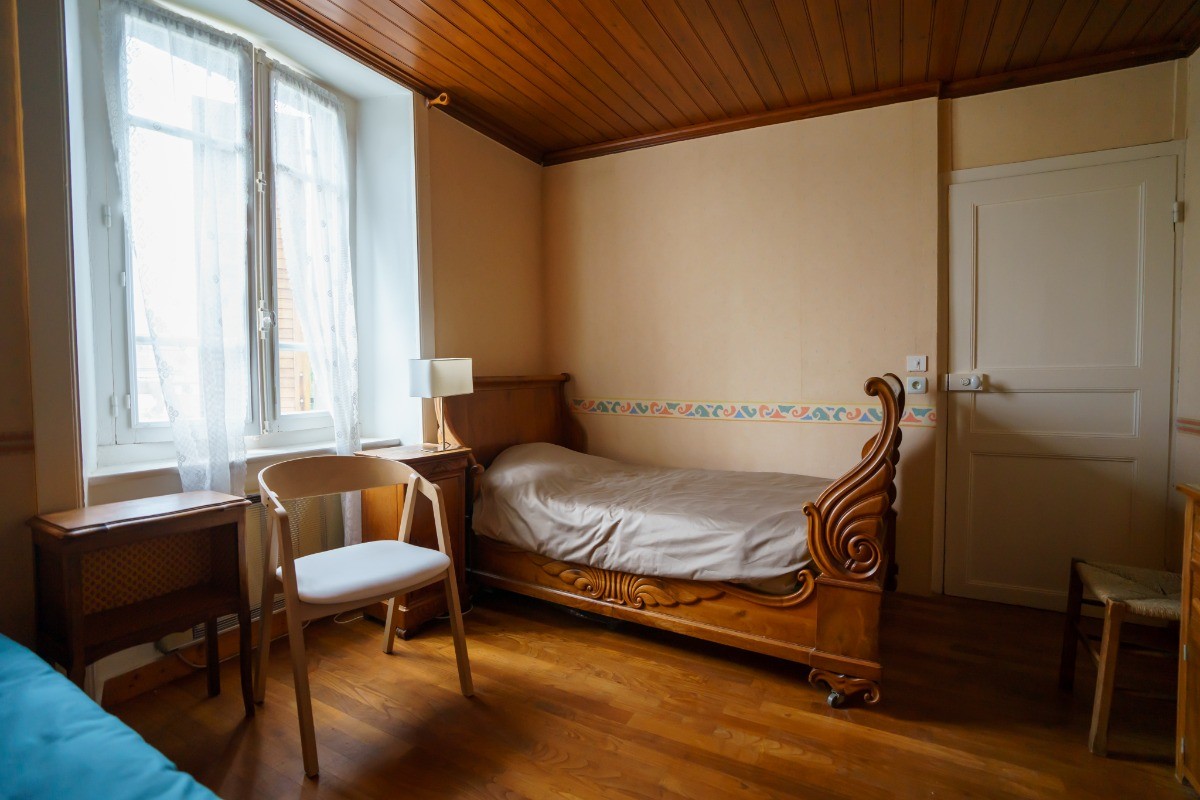 Chambre 2 pour 3 personnes au 1er étage - 2 lits de 80x190 cm et 1 lit de 90x190 cm