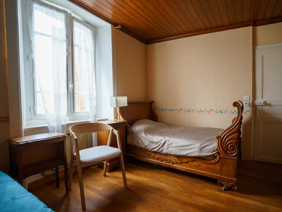 Chambre 2 pour 3 personnes au 1er étage - 2 lits de 80x190 cm et 1 lit de 90x190 cm