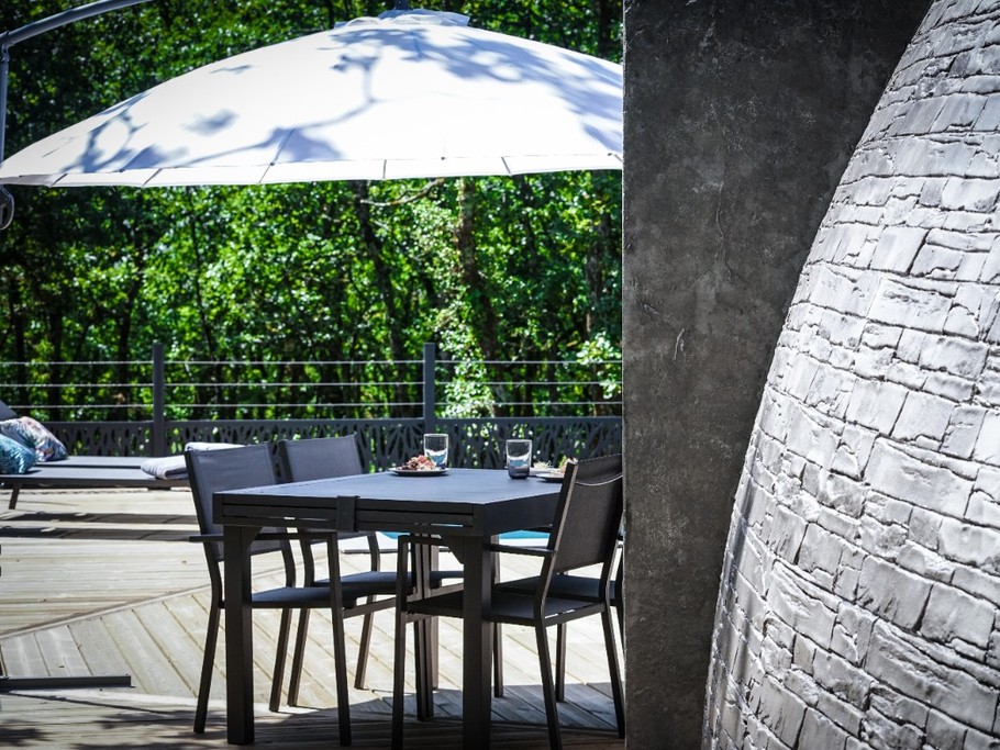 Un salon de jardin pour profiter de cet environnement unique !