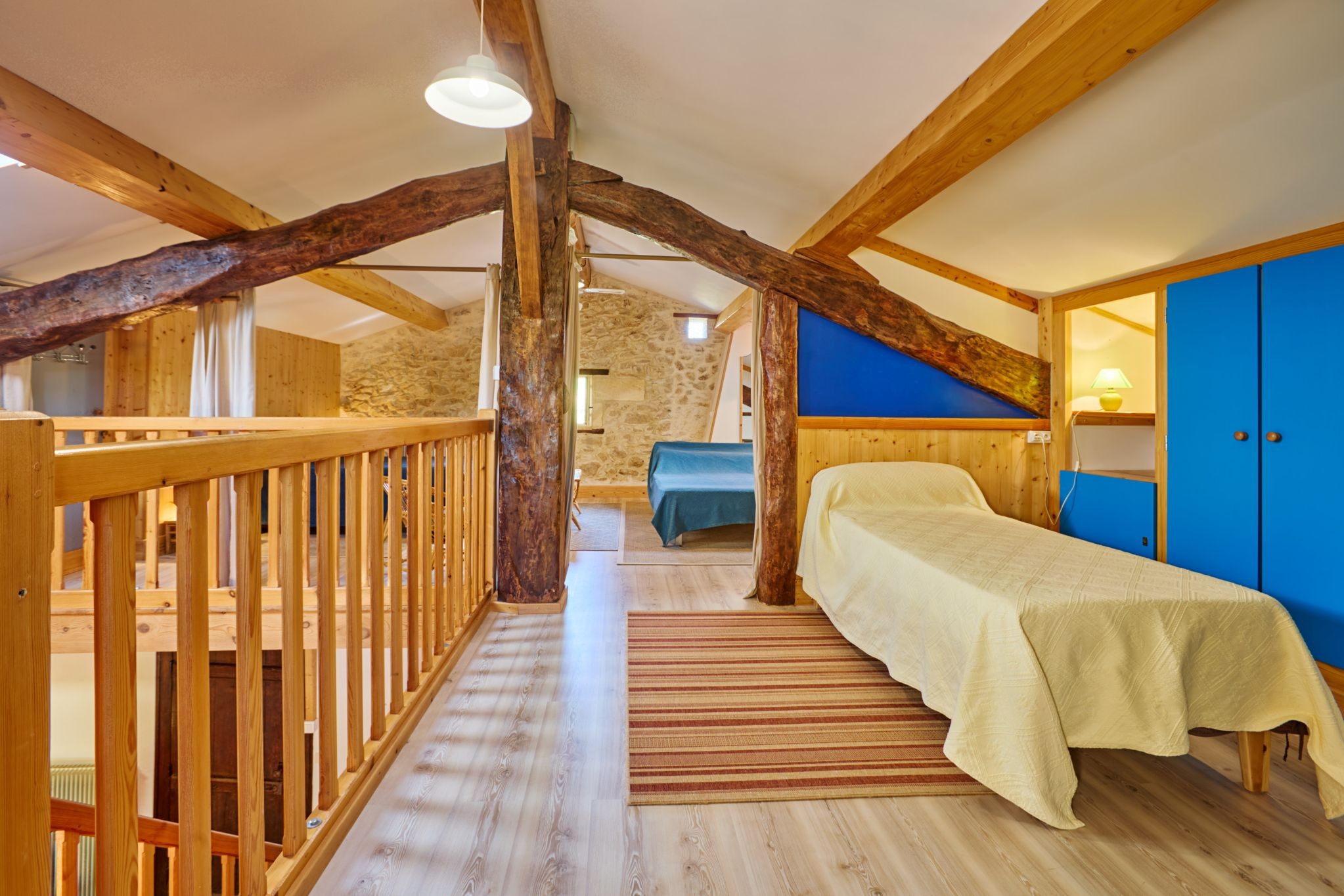First floor of La Sarpette in Gironde: the spacious, light-filled mezzanine