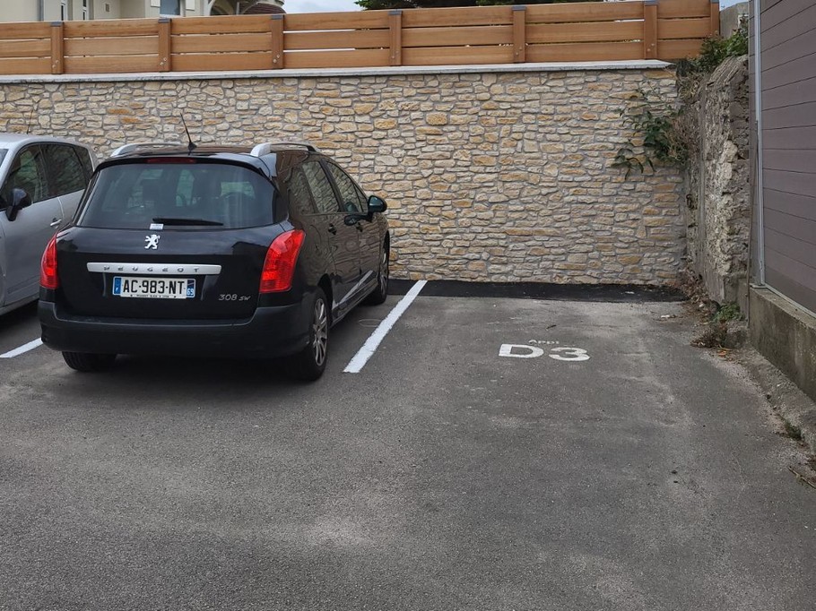 PARKING PRIVE   derrière la résidence Aurore  - emplacement  D3
