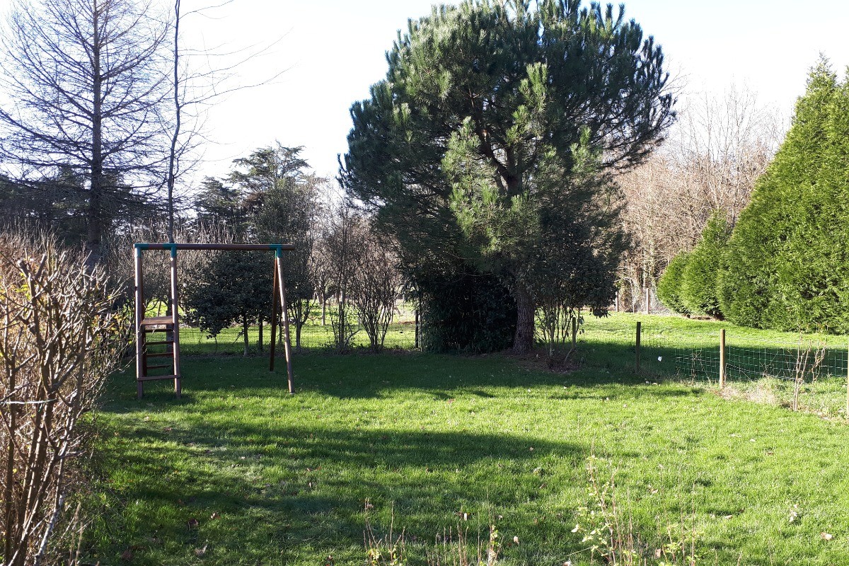Jardin privatif avec portique