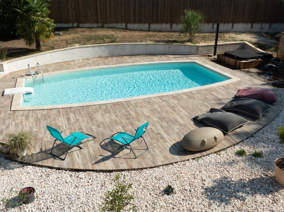 Piscine commune chauffée d'avril à septembre, domaine Les Côteaux de Pilauzin, près du Château de La Roche Courbon en Charente maritime