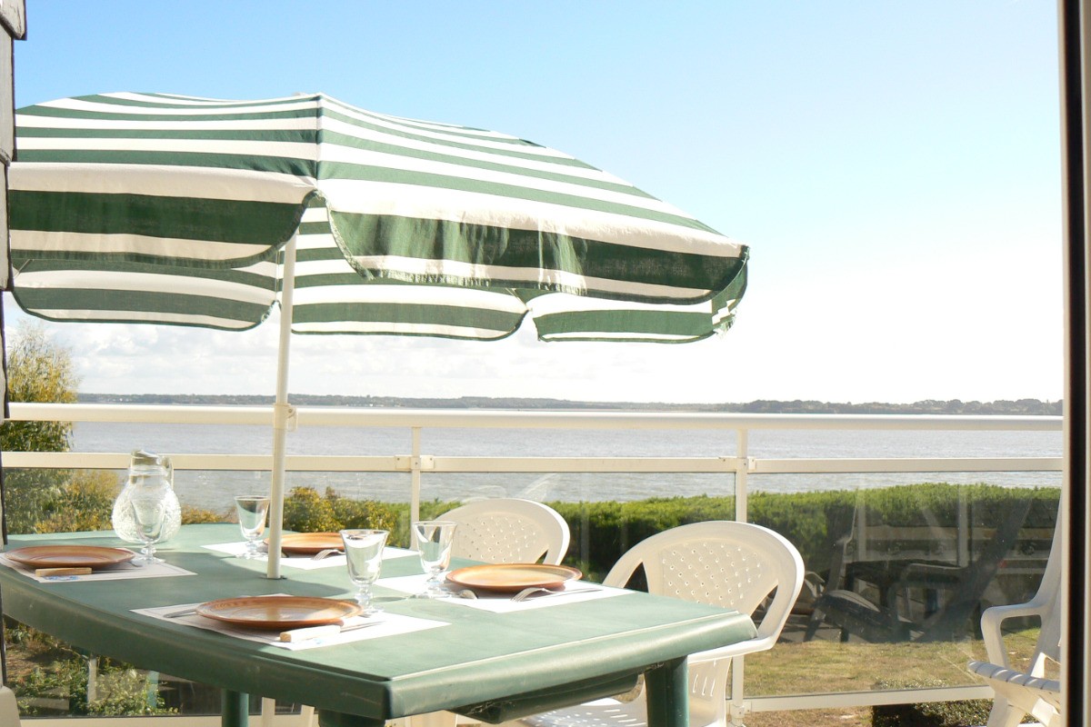 Déjeuner sur la terrasse