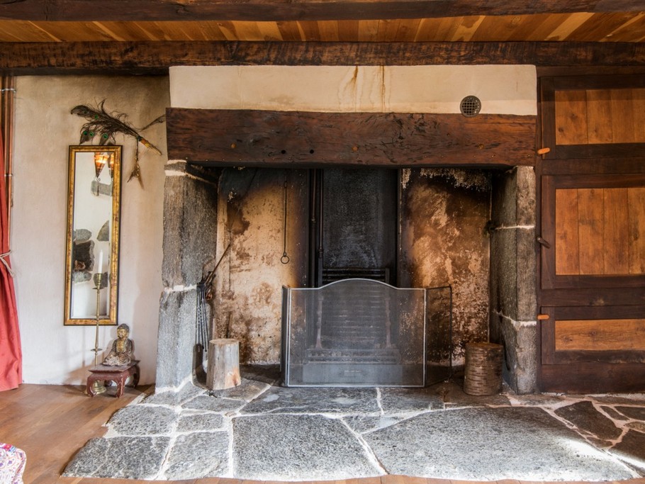 cheminée GITE LE CUN FRAYSSHINES LOT 46 CLEVACANCES