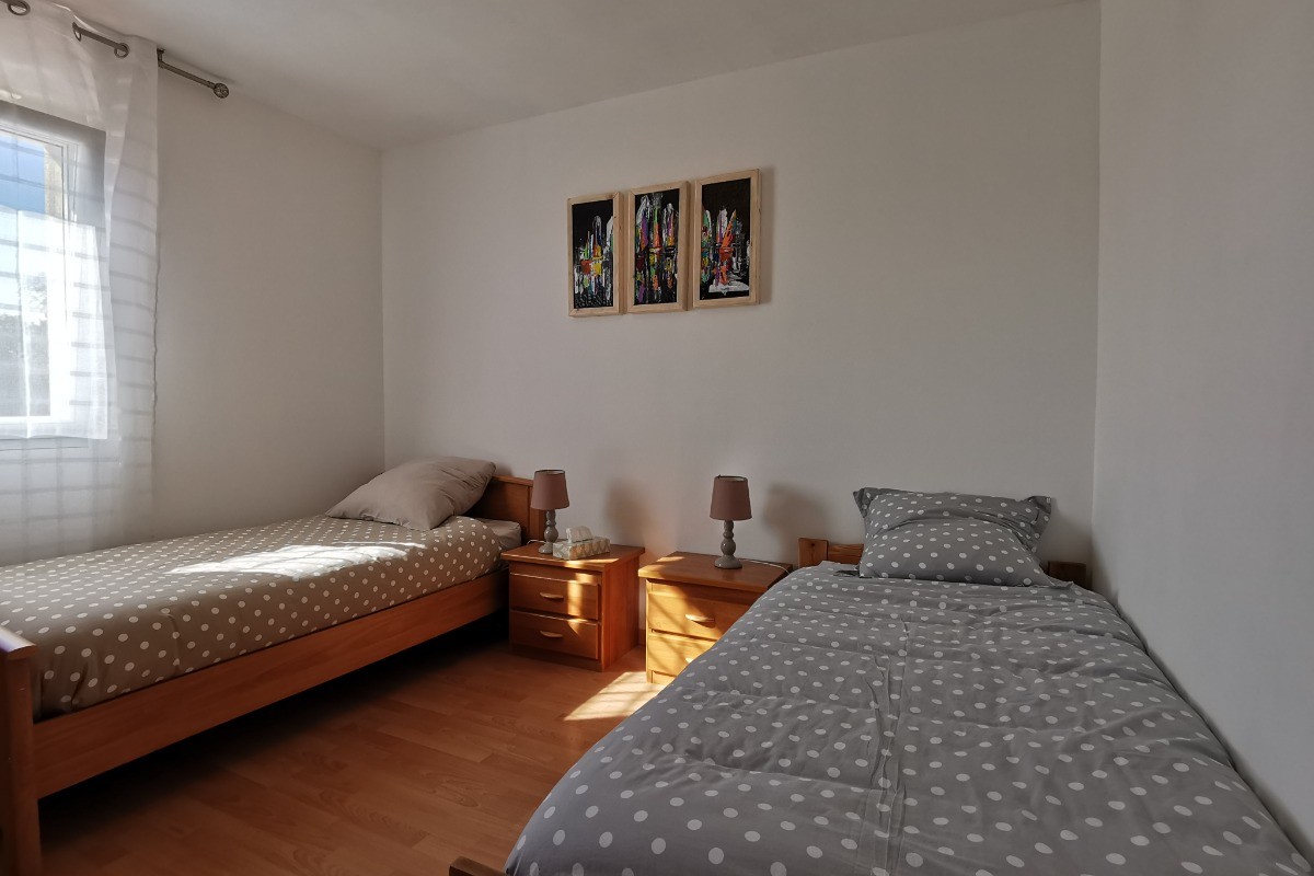 Chambre avec 2 lits 90