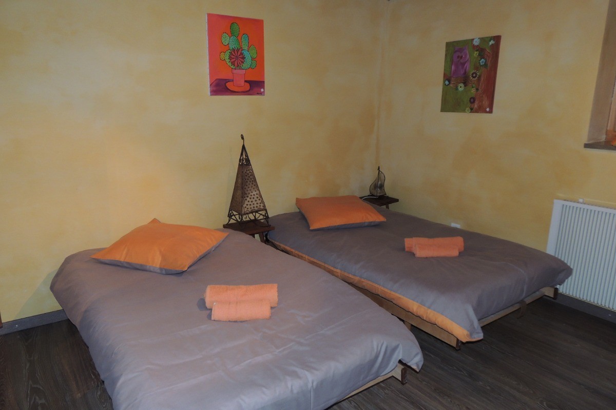 CHAMBRE JAUNE - Gîte familial Scaravella, St Maurice sur Moselle, Rouge Gazon - Vosges, Ballon d'Alsace, Naure, Calme, Famille