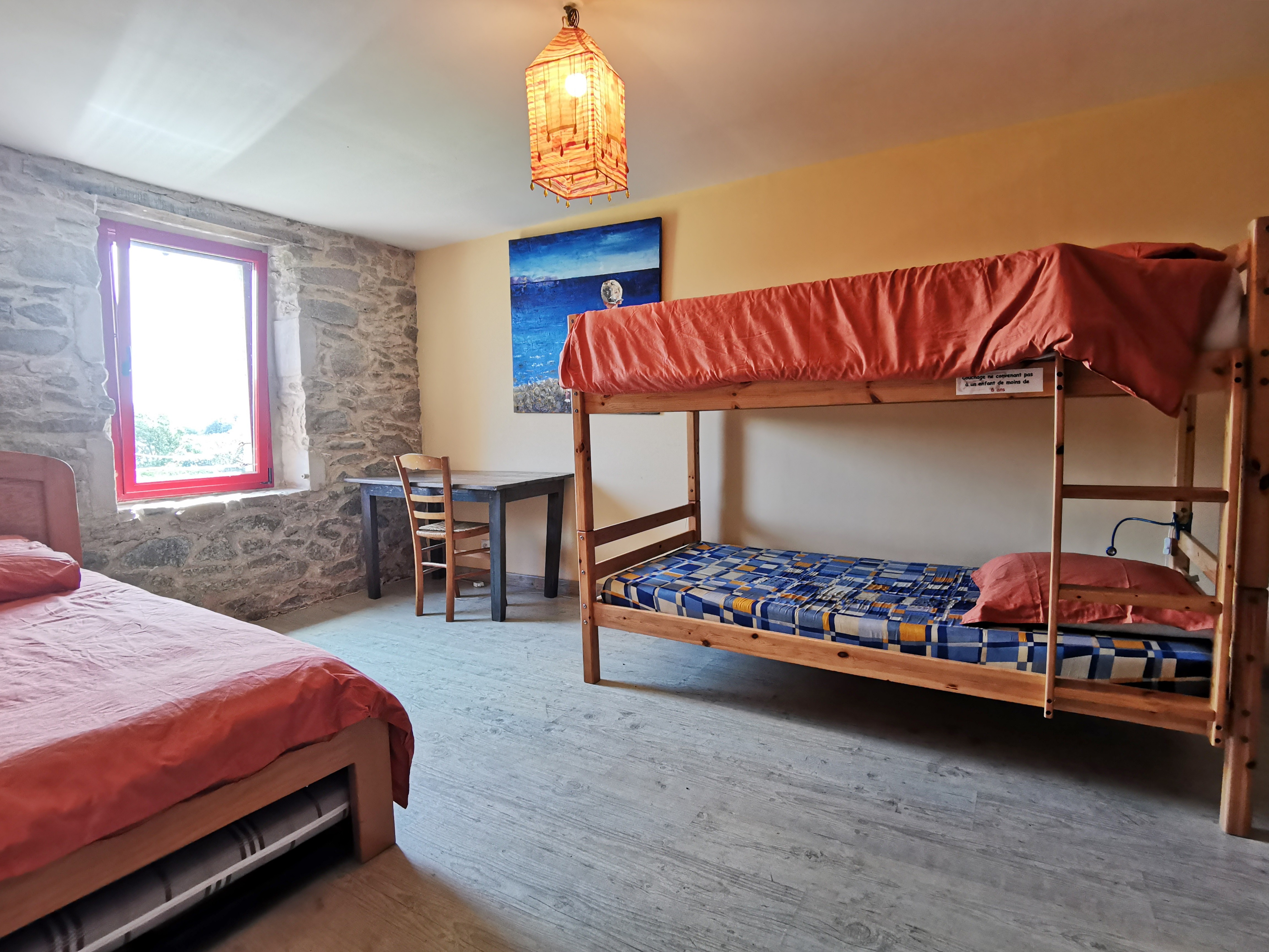 Etage: Chambre 2 avec 2 lits superposés et 1 Lit 90