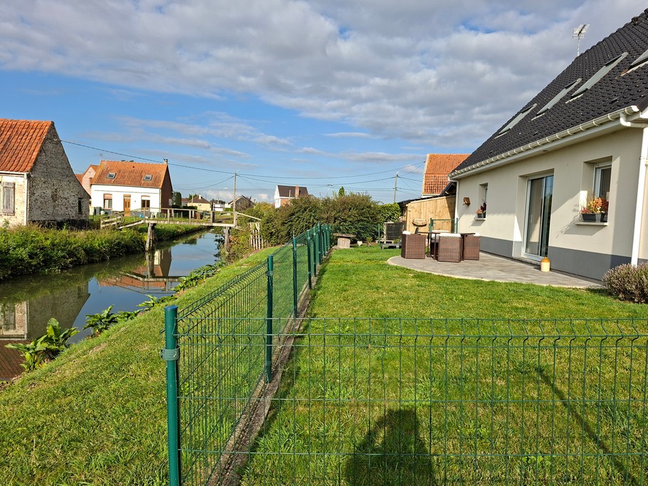 façade arrière donnant sur la rivière