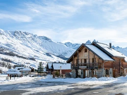 Le chalet et les aiguilles d'Arves