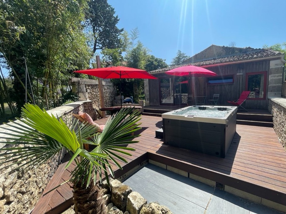 Domaine TerrOcéane, la terrasse avec SPA privatif