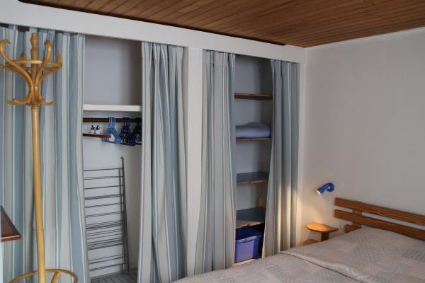 La chambre lit 2 places avec penderie