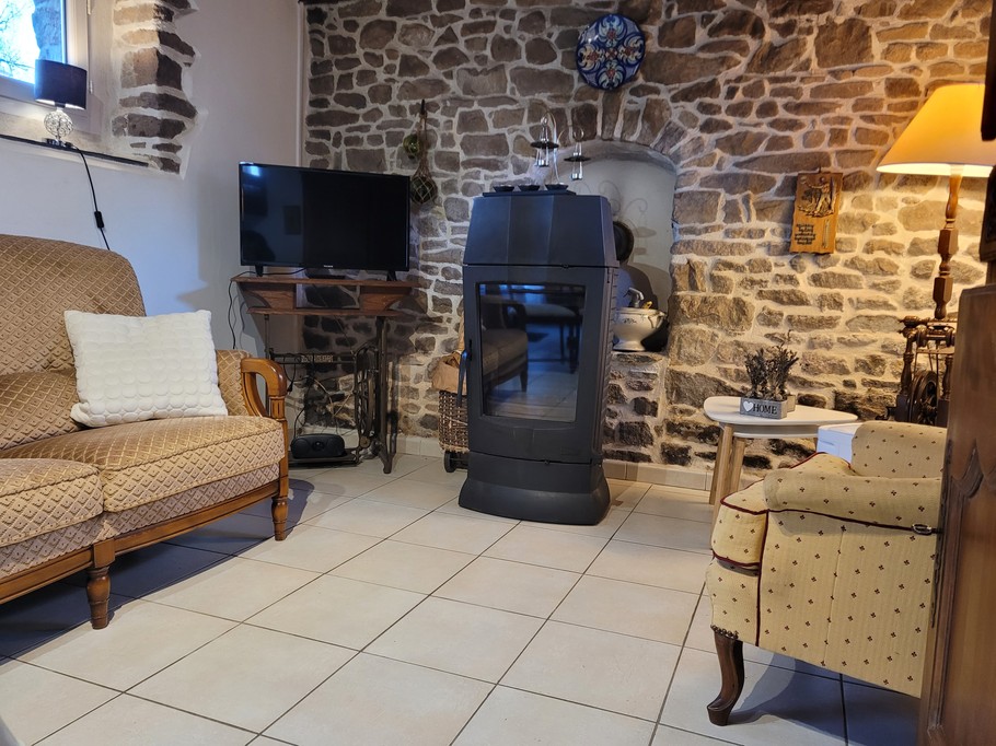 Le Grand, location de vacances Clévacances, séjour salon cuisine RDC