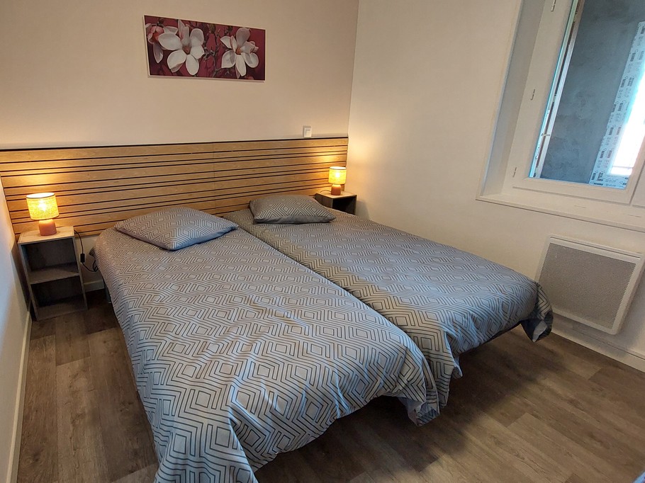 Chambre avec deux lits simples du gîte Jonquille