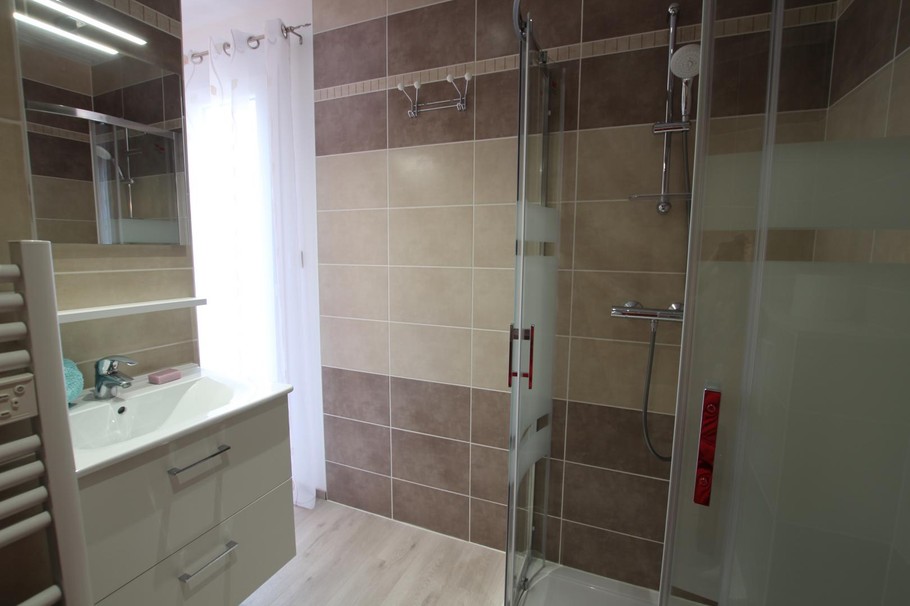 Salle d'eau privative à la suite parentale