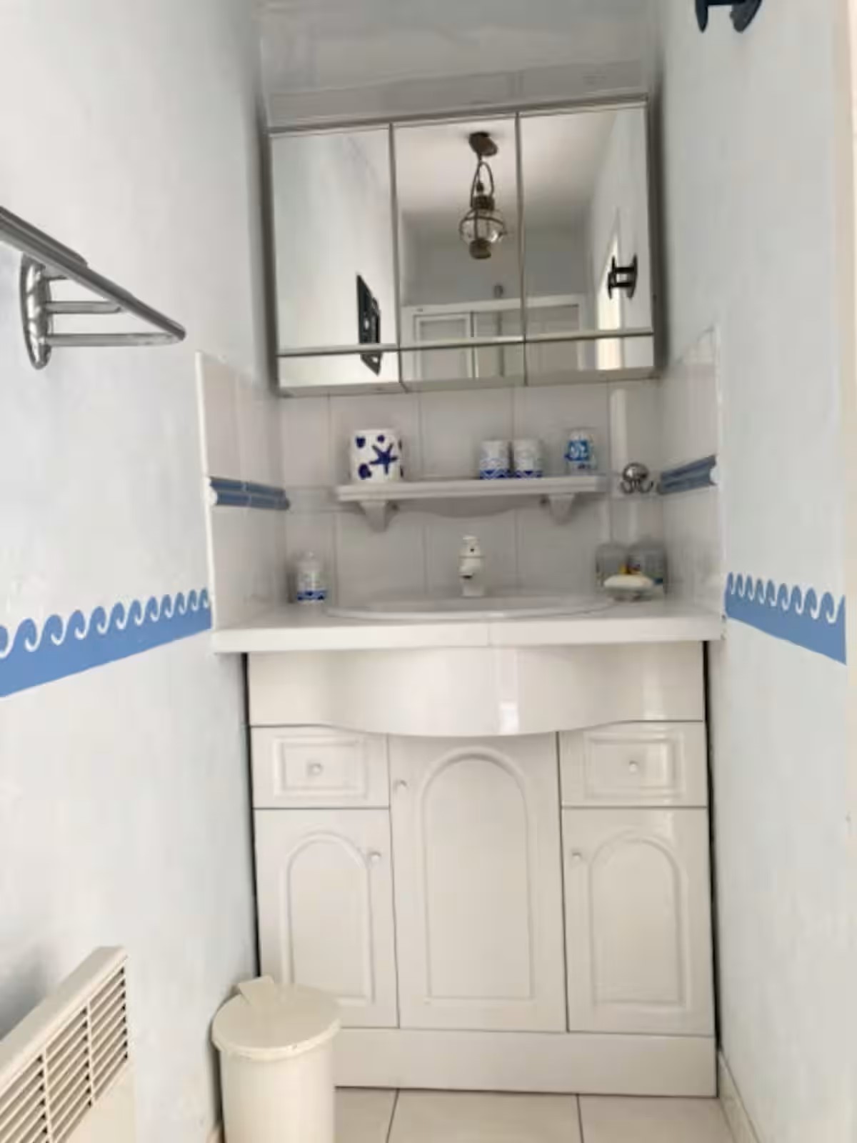 Shower room fisherman's cottage Pornic