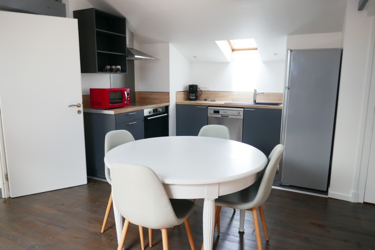 Appartement VANILLE : Séjour / Cuisine, appartement lumineux au 2e étage, centre de Royan en Charente maritime