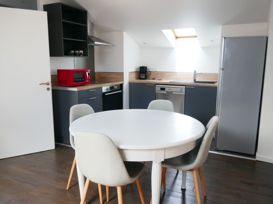 Appartement VANILLE : Séjour / Cuisine, appartement lumineux au 2e étage, centre de Royan en Charente maritime