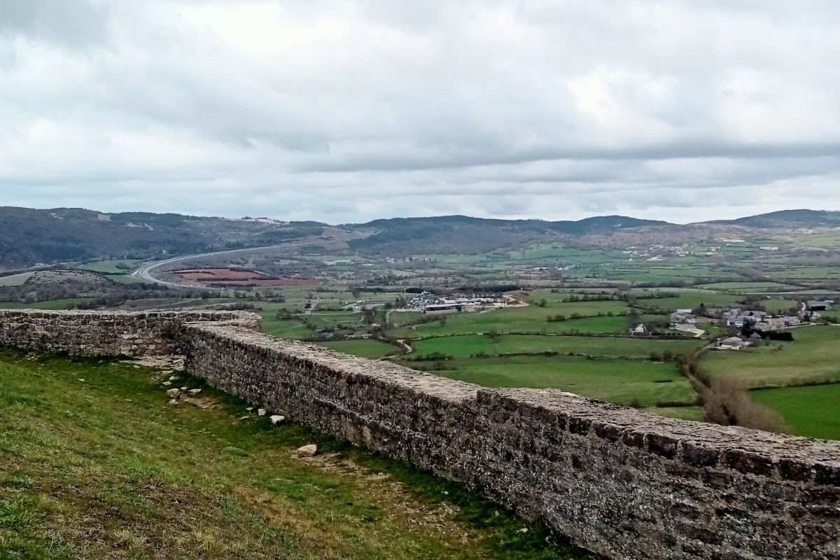 the motorway seen from the castle
Holiday rentals