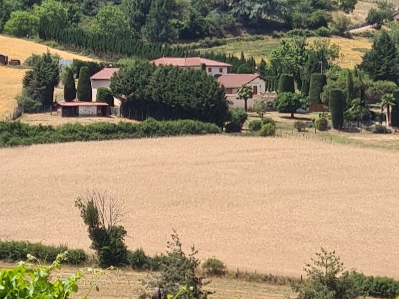VUE DE LA PROPRIETE AU COEUR DE LA NATURE