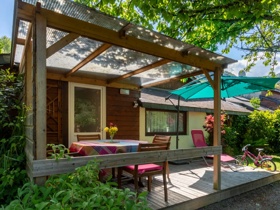 Jardin privatif et terrasse semi couverte