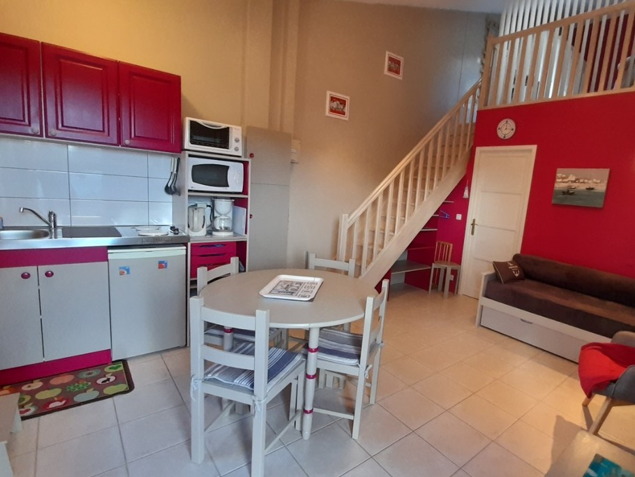 Pièce de vie avec coin salon