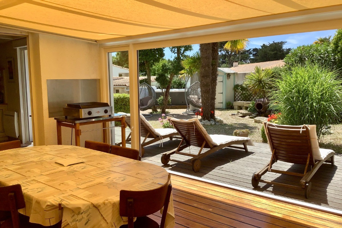 véranda ouverte sur terrasse