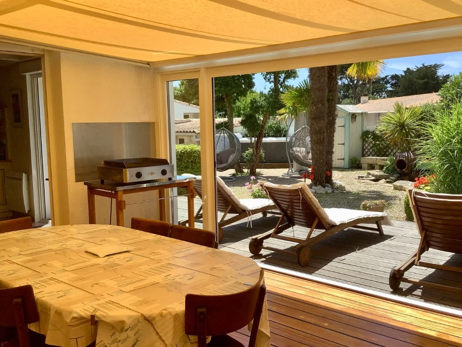 véranda ouverte sur terrasse