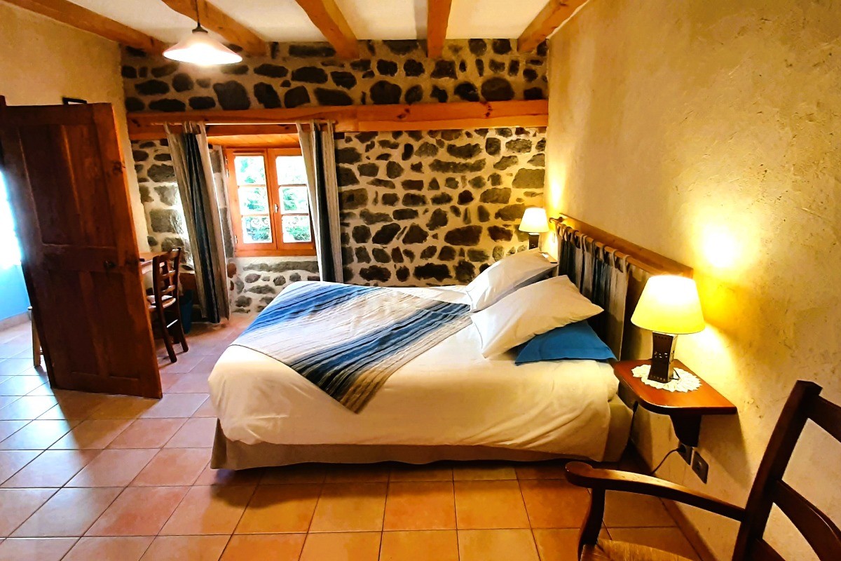 2ème étage : Chambre Bleuets (1 lit 2 pers. en 160 cm x 200 cm)