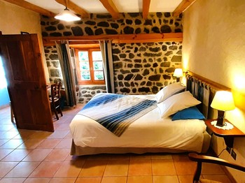 2ème étage : Chambre Bleuets (1 lit 2 pers. en 160 cm x 200 cm)