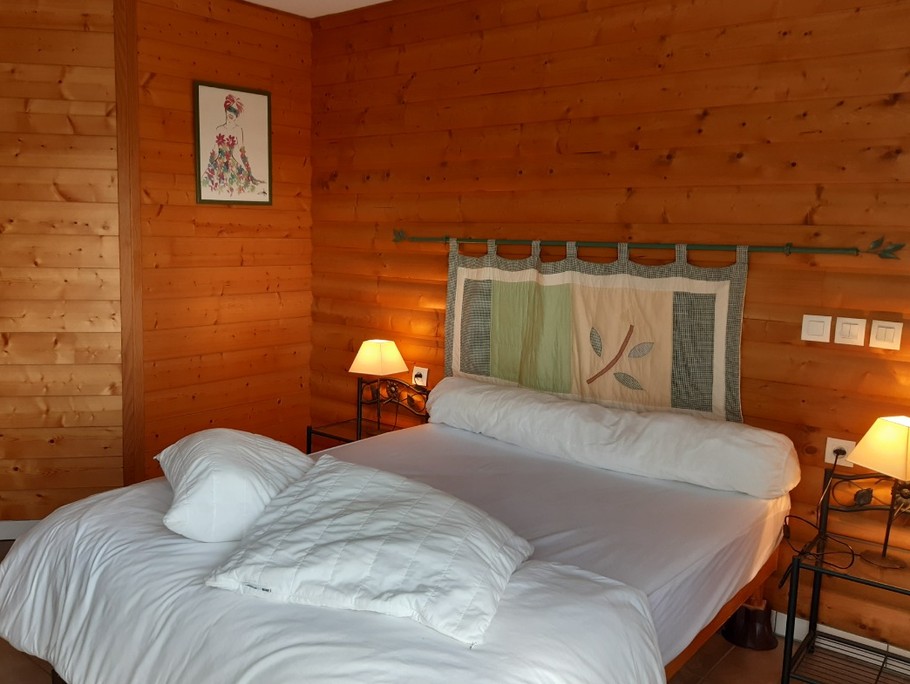 Chambre labellisée tourisme handicap ou parentale - Gîte Les Coquelicots - Super Besse (Puy de Dôme, 63)