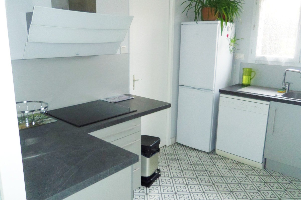 Gîte "Le Pagnol" Albi Occitanie Cuisine: plaque induction , frigo, congélateur