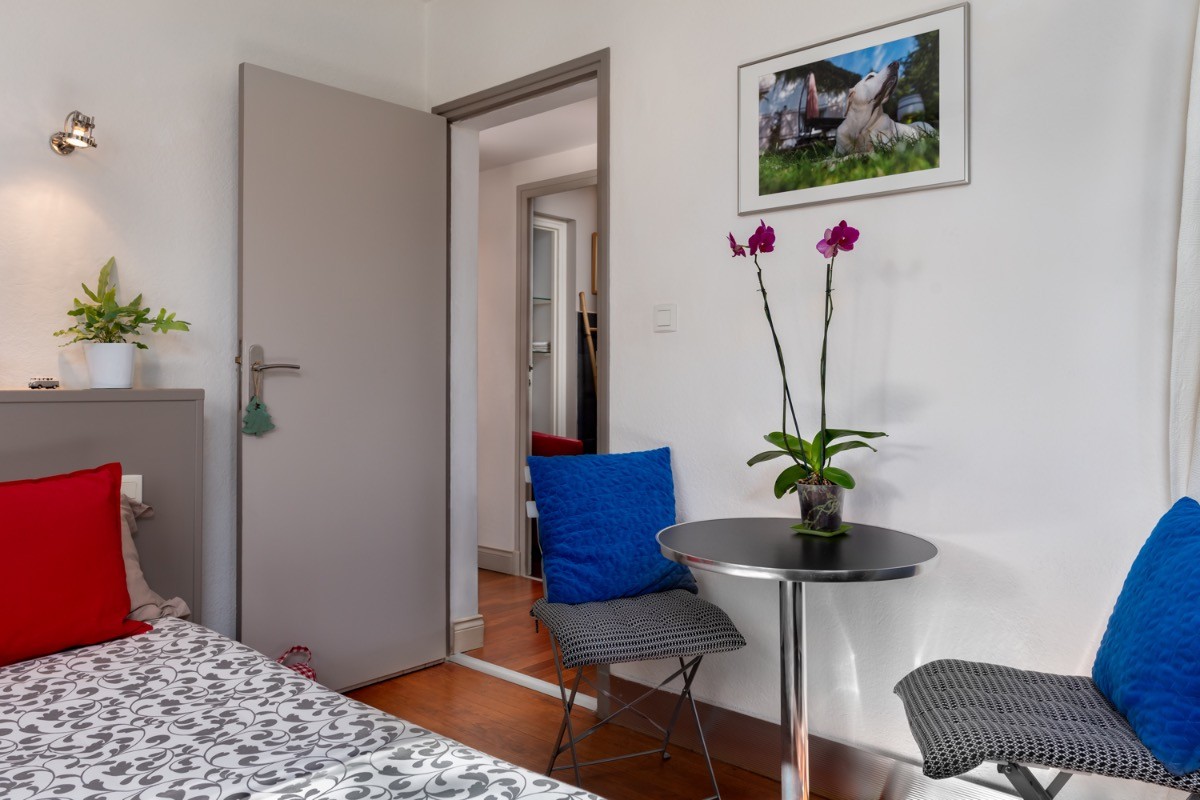 Chambre Charleston Gray / TV