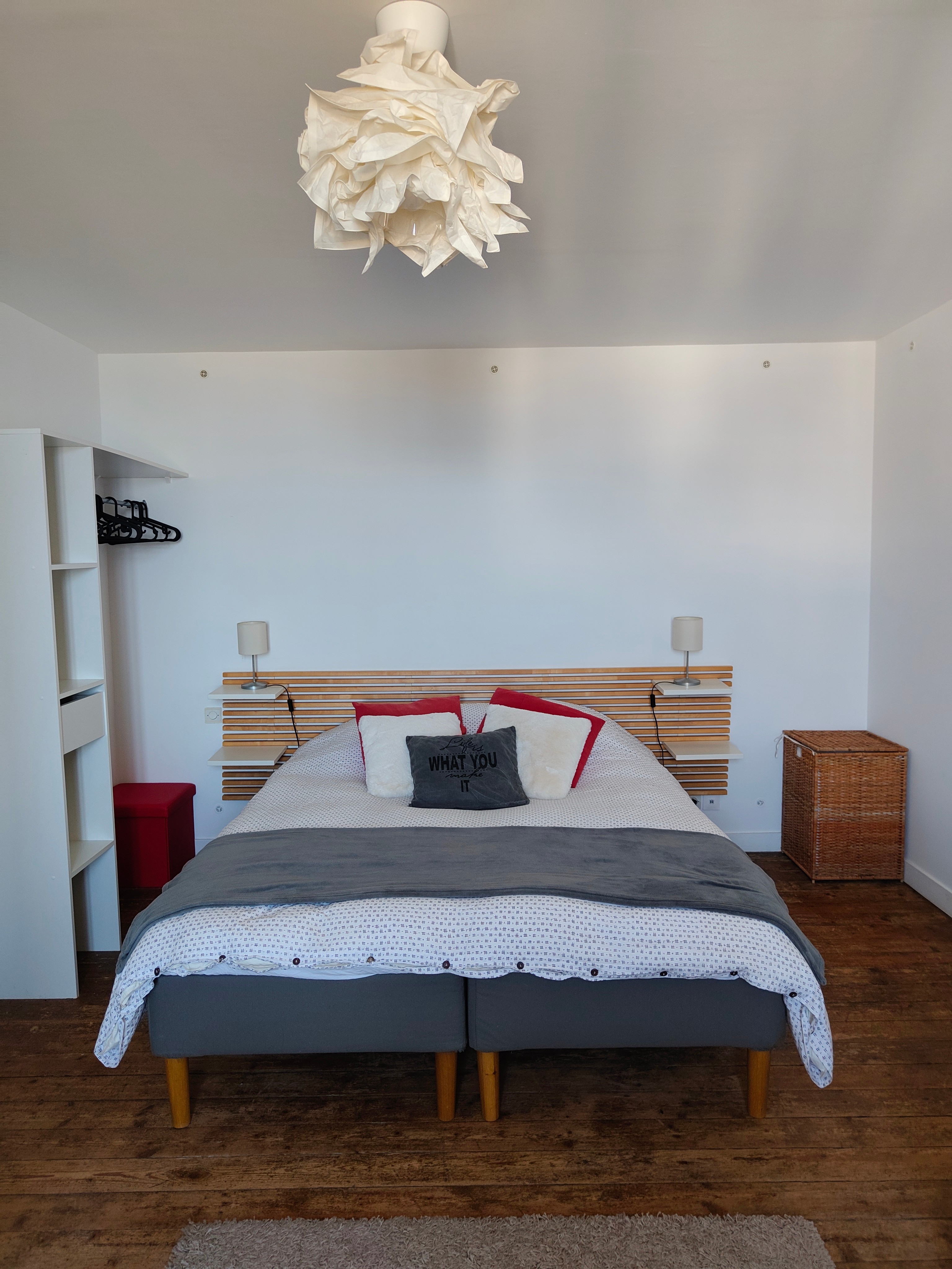 1 : bedroom 1 with bed 160 x 200 (or two beds 80x200) with private shower