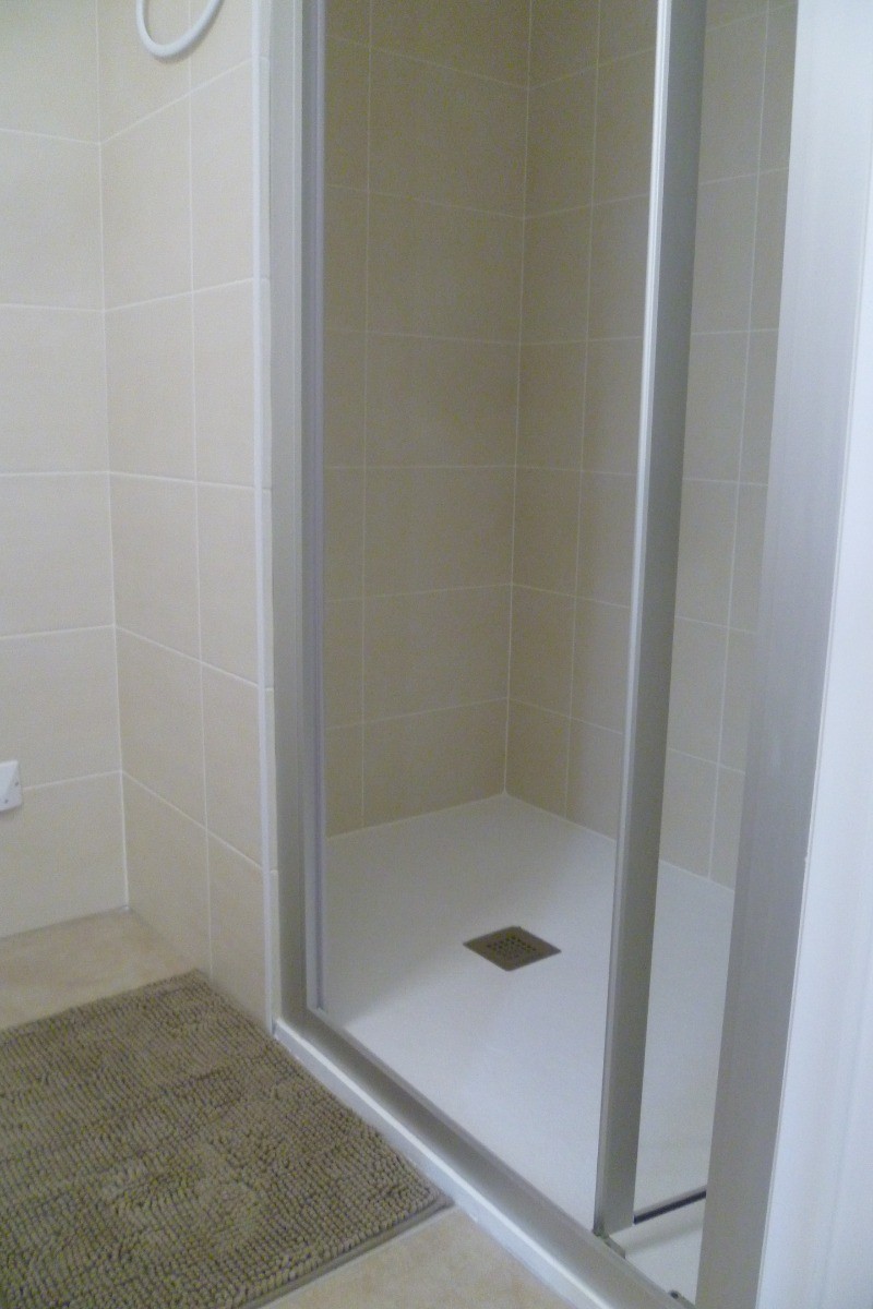 Douche de la salle d'eau du RDC