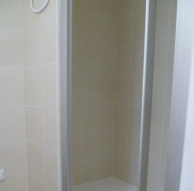 Douche de la salle d'eau du RDC